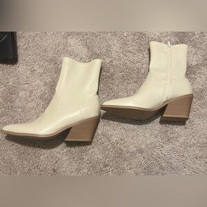 NWOT Women's Aubree Ankle Boots - Universal Thread Off-White Size 10